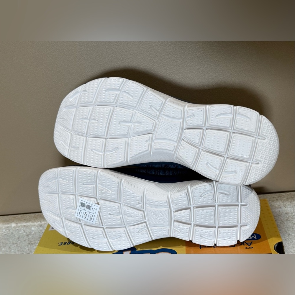 NWT Skechers HANDS FREE Slip Ins SUMMITS Shoes - Picture 15 of 16